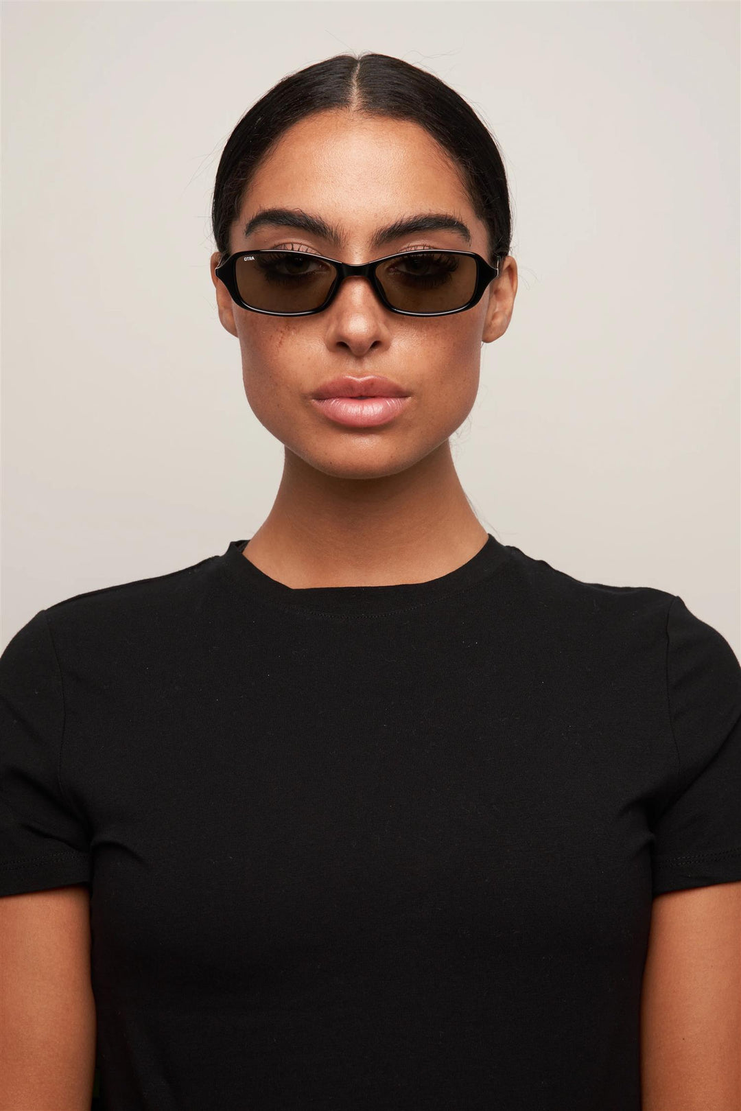 Caysee  Black/Smoke