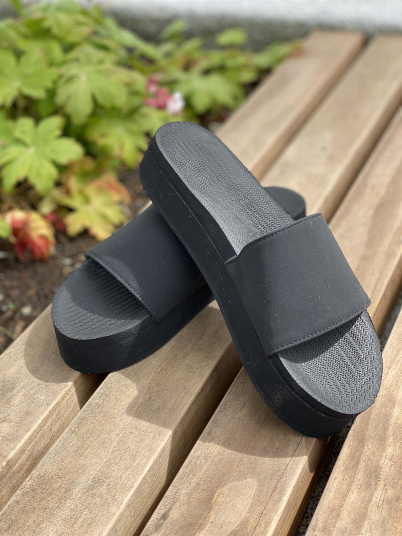 PLATFORMS LADIES  Black Slide Platform